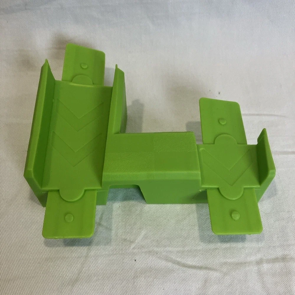 Hot‎ Wheels Mario Kart Circuit Replacement Track Parts: Double Short Ramp Piece